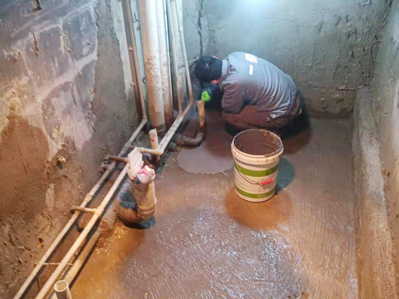 新裝的房子地板漏水，地板漏水怎么解決