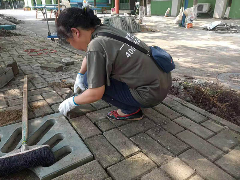 路邊地磚石材鋪裝施工流程有什么？